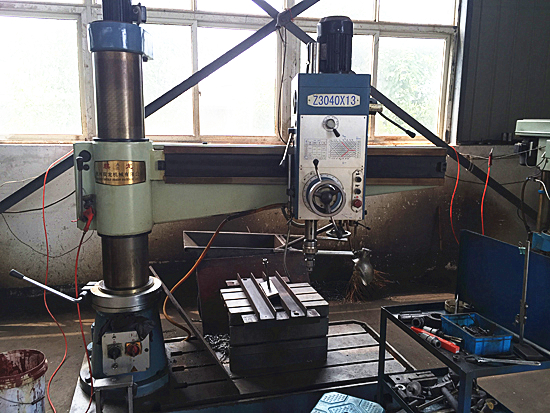 Radial drilling machine